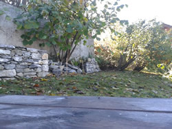 Ballestraz jardin création mur en pierres sèches